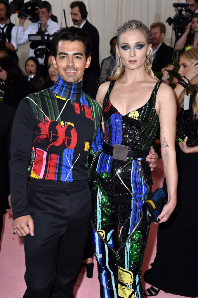 Atlikėjas Joe Jonas ir atlikėja Sophie Turner