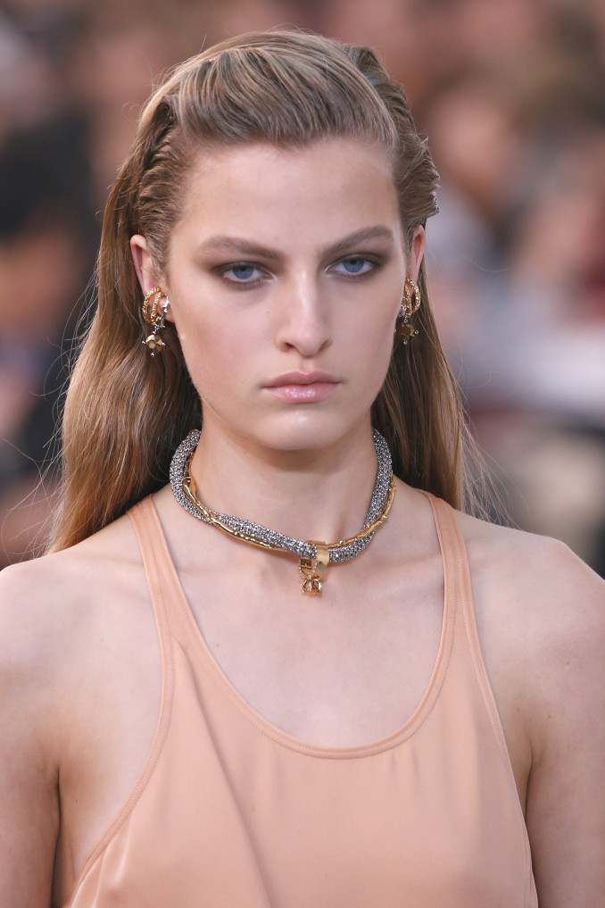 „Choker“ tendencijos